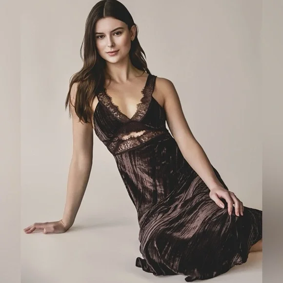 ZARA ~ ✨Viral ✨~ VELVET LACE MIDI DRESS - Picture 16 of 17